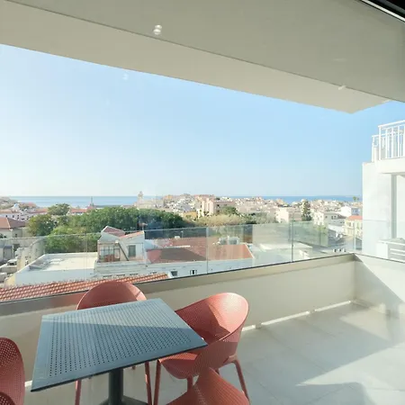 Sky-high 70sqm Penthouse W. Stunning Views - 05