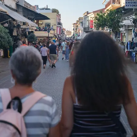 Sky-high 70sqm Penthouse W. Stunning Views - 05 *