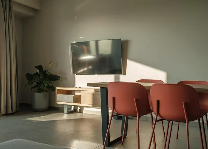 Sky-high 70sqm Penthouse W. Stunning Views - 05