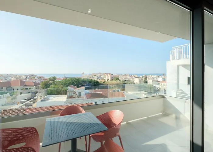 Sky-high 70sqm Penthouse W. Stunning Views - 05