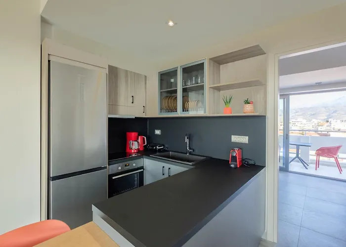 Sky-high 70sqm Penthouse W. Stunning Views - 05