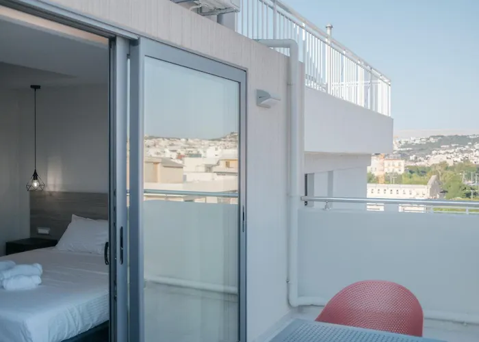 Sky-high 70sqm Penthouse W. Stunning Views - 05