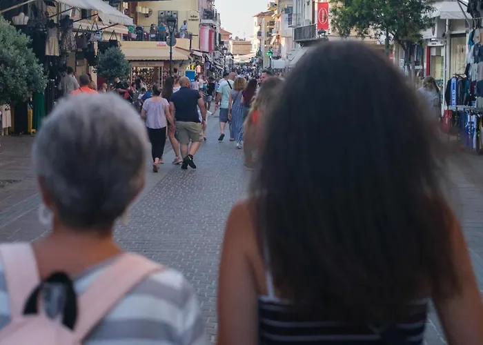 Sky-high 70sqm Penthouse W. Stunning Views - 05 *