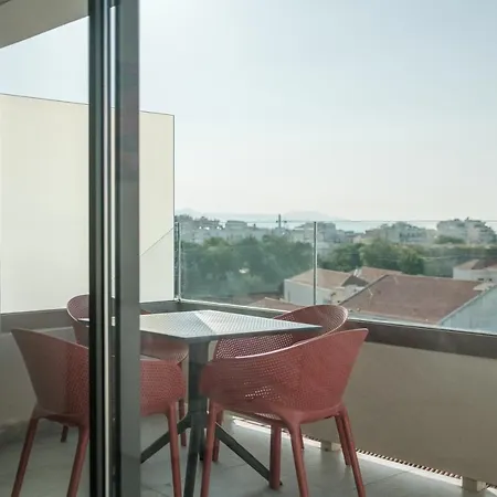 Sky-high 70sqm Penthouse W. Stunning Views - 05 *