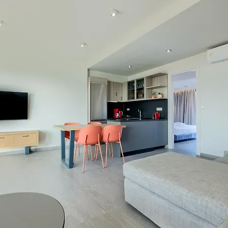 Sky-high 70sqm Penthouse W. Stunning Views - 05