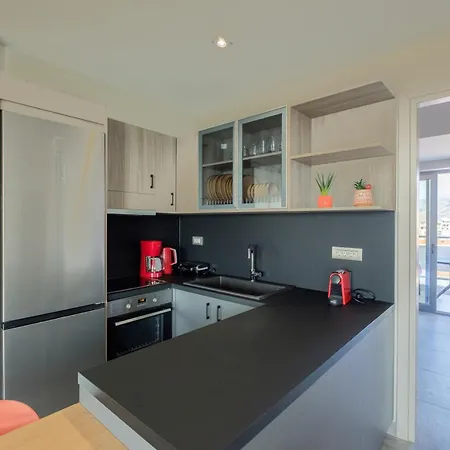 Sky-high 70sqm Penthouse W. Stunning Views - 05